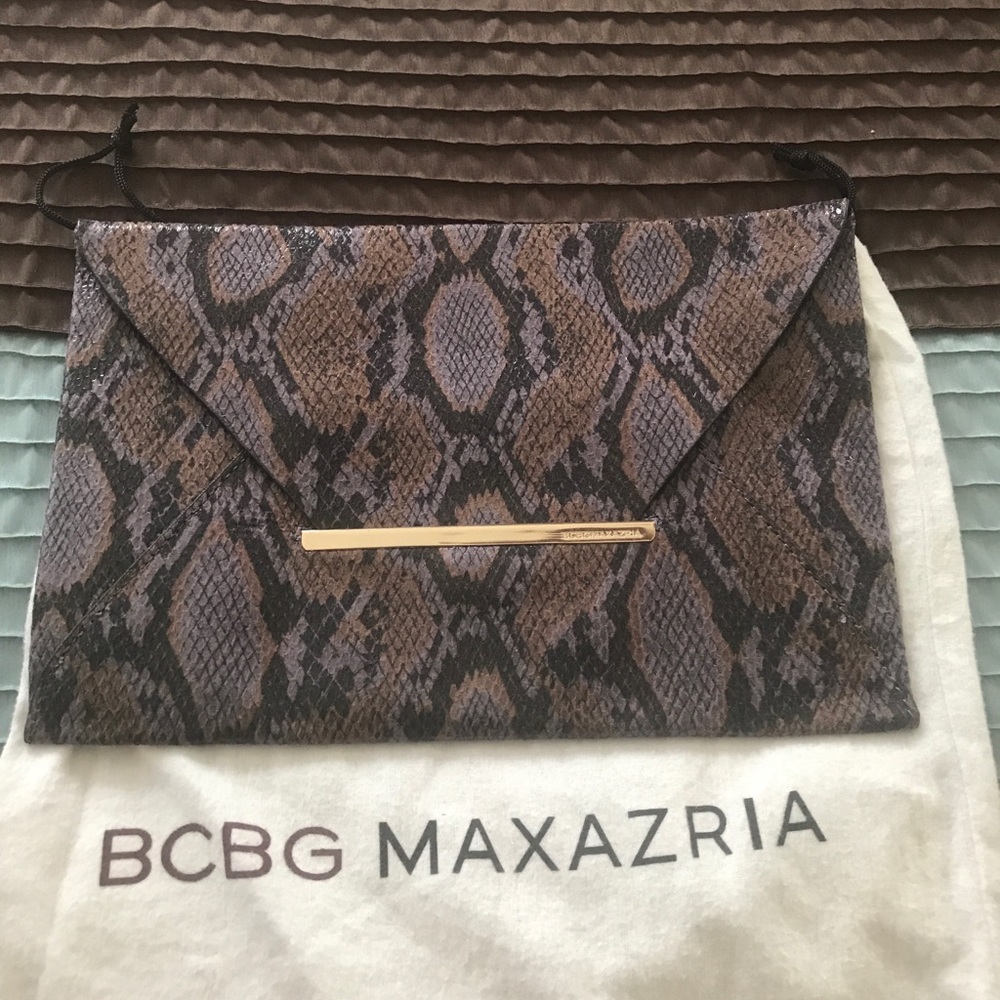 🛍BCBGMaxAzria Snake Embossed Clutch🛍